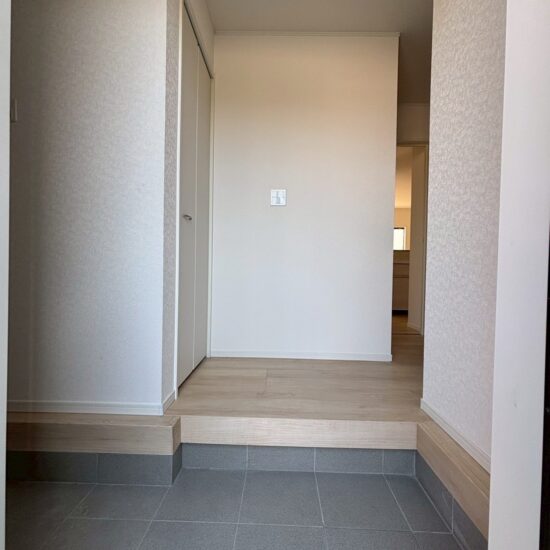(玄関) (玄関)