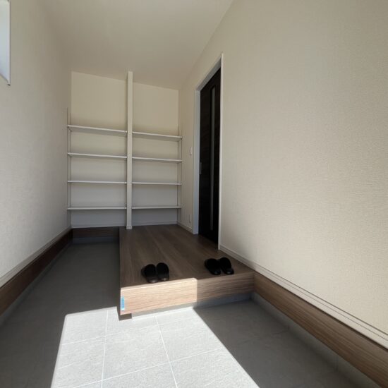 (玄関) (玄関)