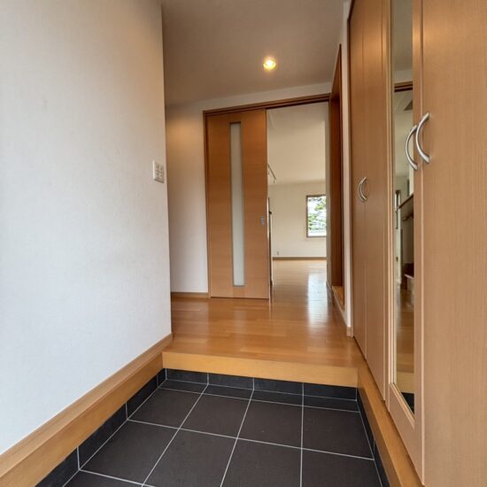 (玄関) (玄関)