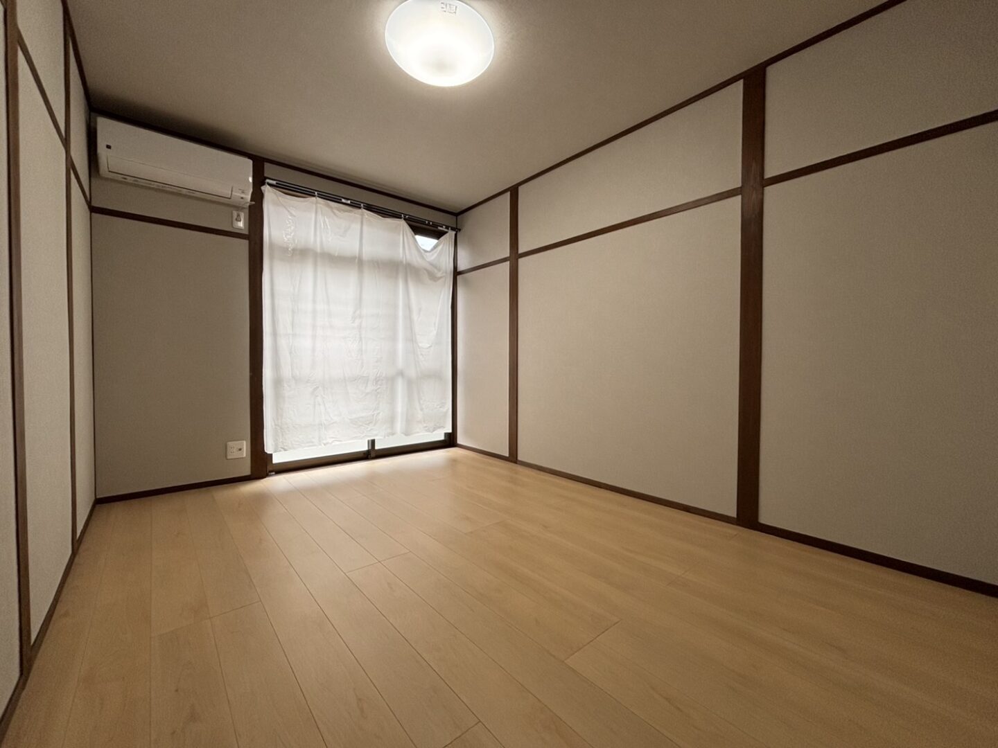 (寝室)  (寝室)