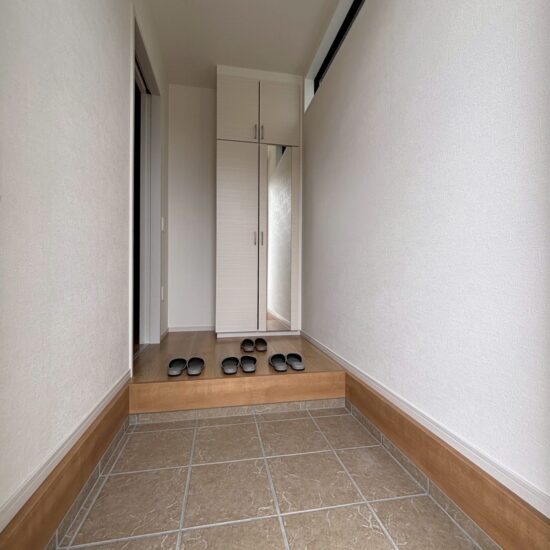(玄関) (玄関)