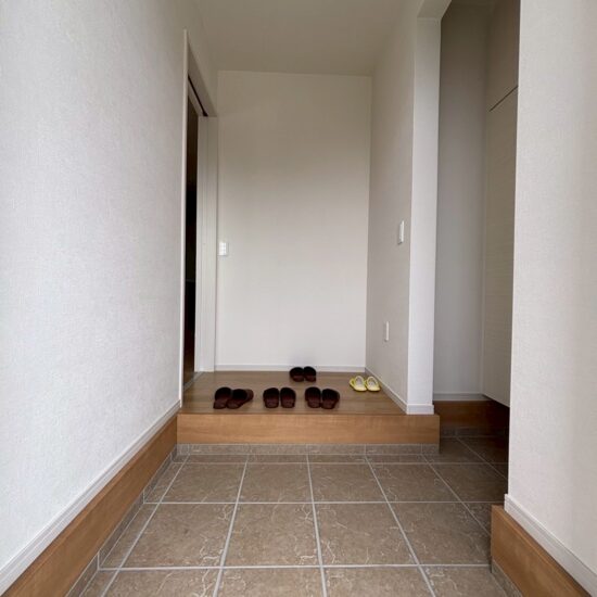 (玄関) (玄関)